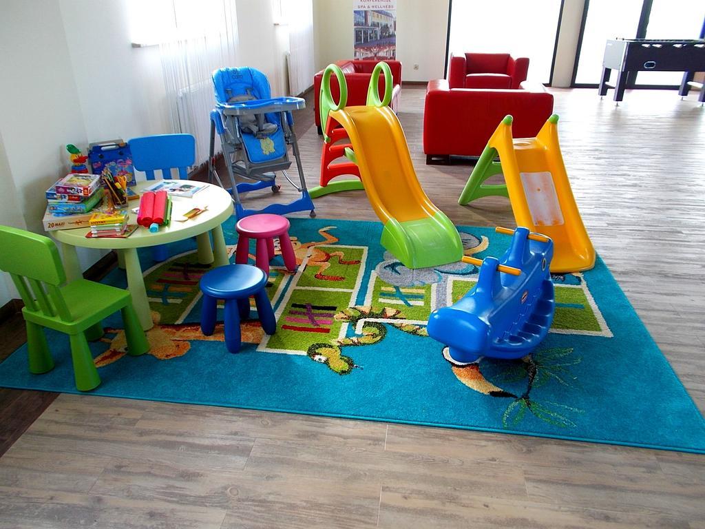 שיצ'וצ'ינק Hotel Austeria Conference & Spa מראה חיצוני תמונה
