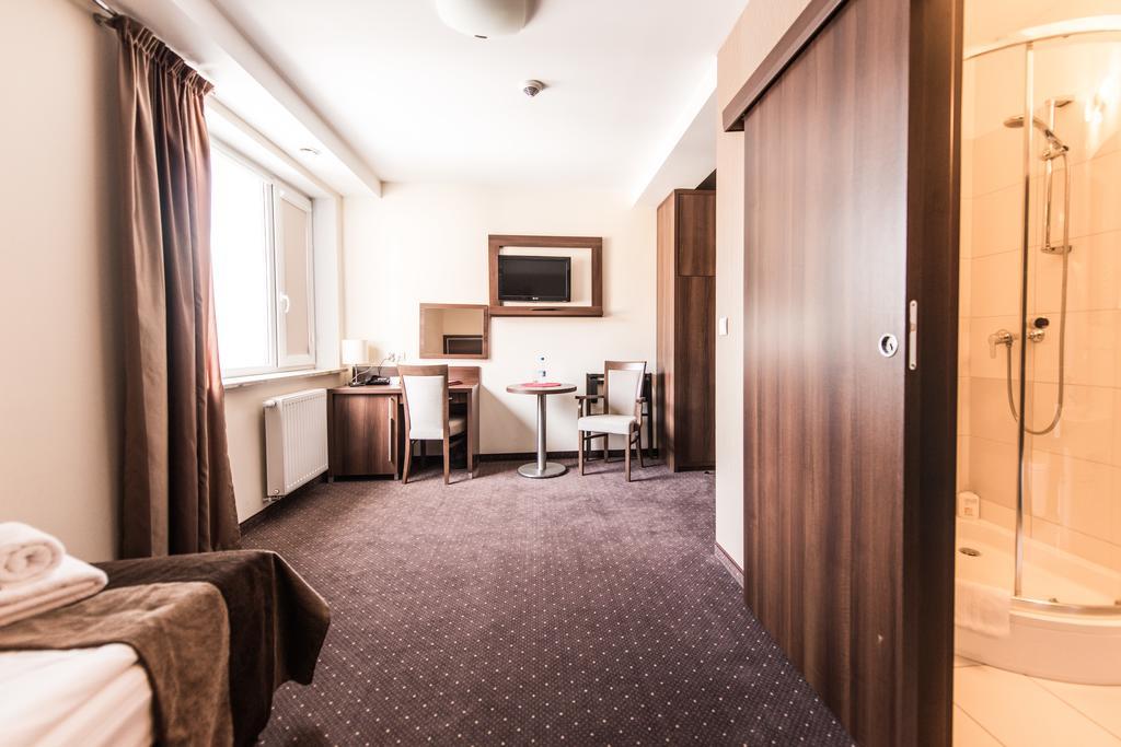 שיצ'וצ'ינק Hotel Austeria Conference & Spa מראה חיצוני תמונה