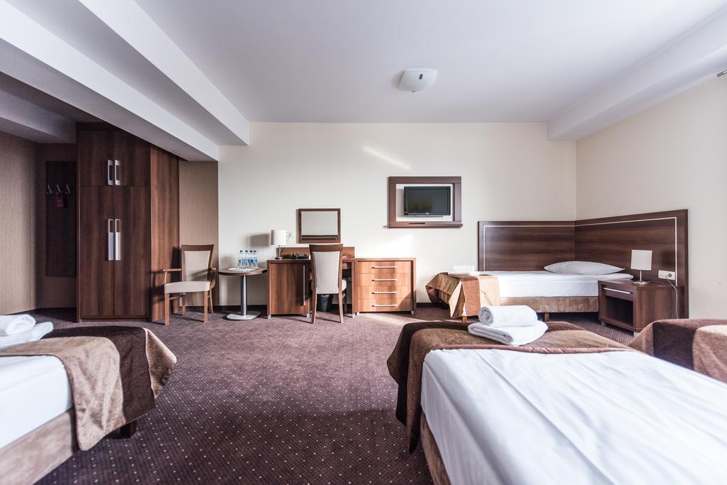 שיצ'וצ'ינק Hotel Austeria Conference & Spa מראה חיצוני תמונה