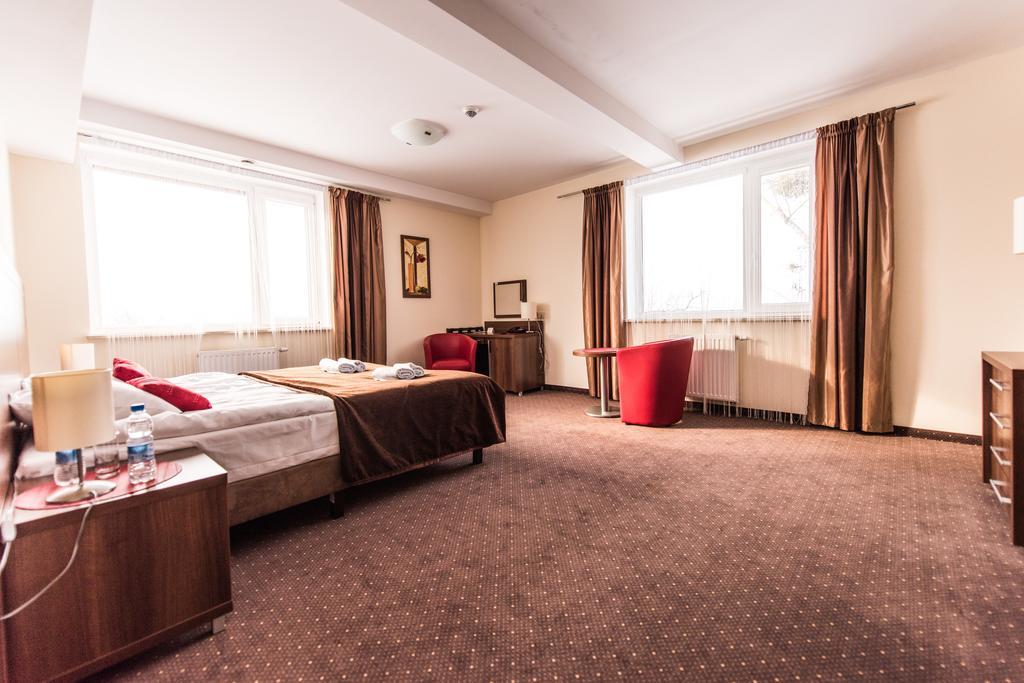 שיצ'וצ'ינק Hotel Austeria Conference & Spa מראה חיצוני תמונה