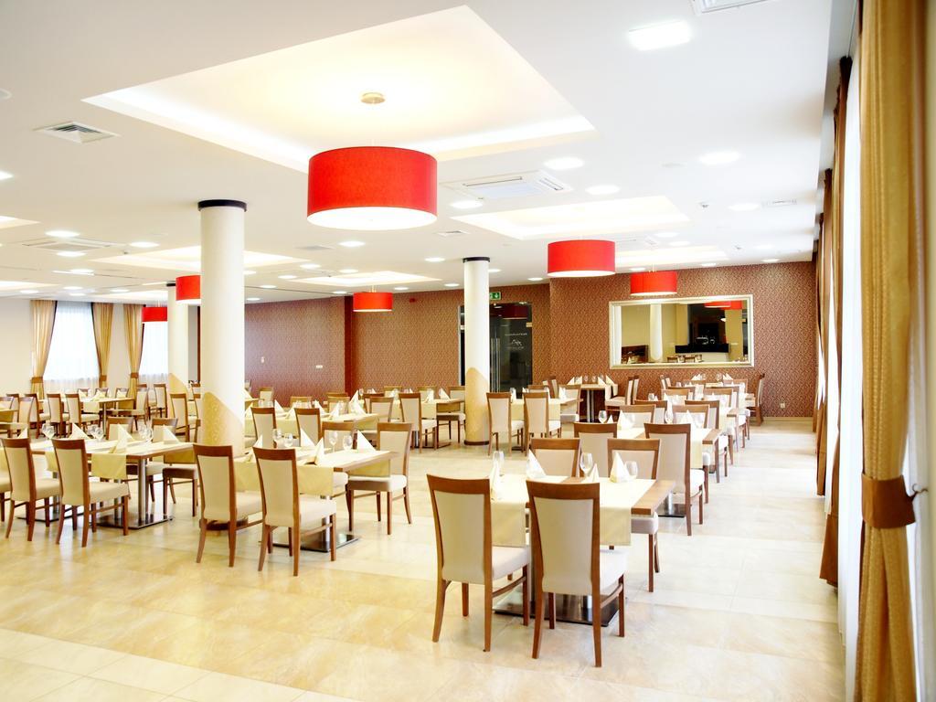 שיצ'וצ'ינק Hotel Austeria Conference & Spa מראה חיצוני תמונה