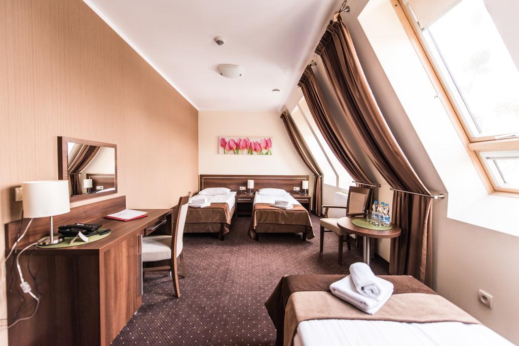 שיצ'וצ'ינק Hotel Austeria Conference & Spa מראה חיצוני תמונה