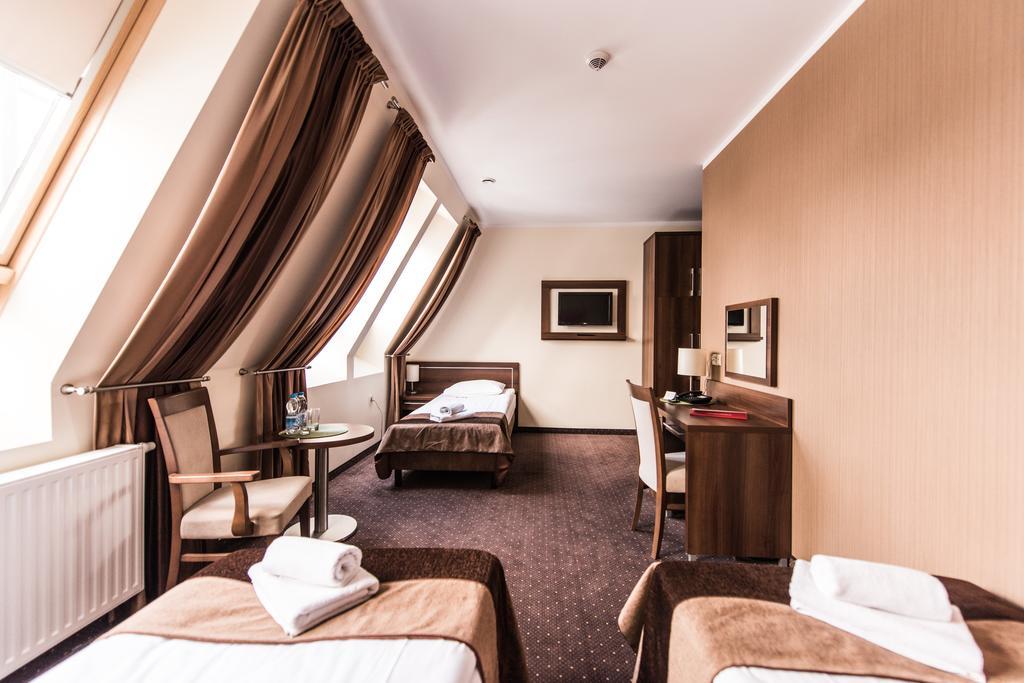 שיצ'וצ'ינק Hotel Austeria Conference & Spa מראה חיצוני תמונה