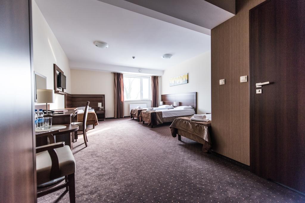 שיצ'וצ'ינק Hotel Austeria Conference & Spa מראה חיצוני תמונה
