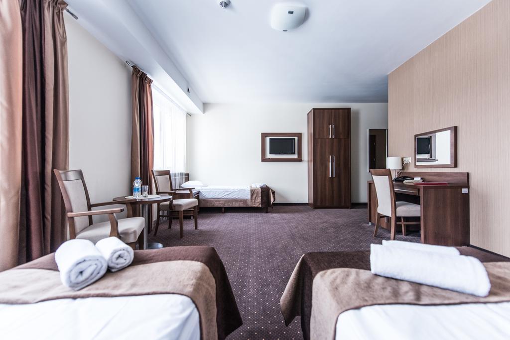 שיצ'וצ'ינק Hotel Austeria Conference & Spa מראה חיצוני תמונה