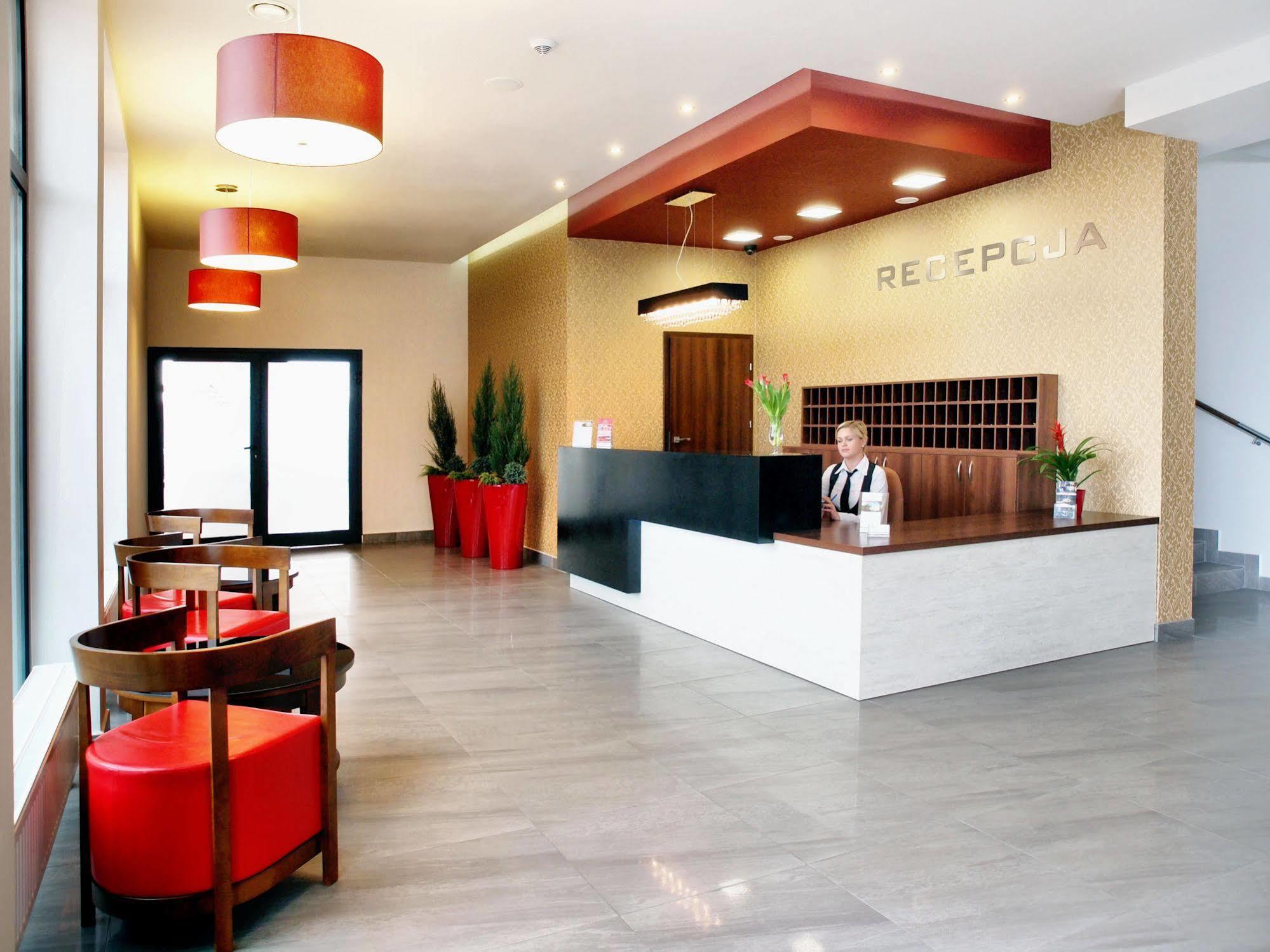 שיצ'וצ'ינק Hotel Austeria Conference & Spa מראה חיצוני תמונה