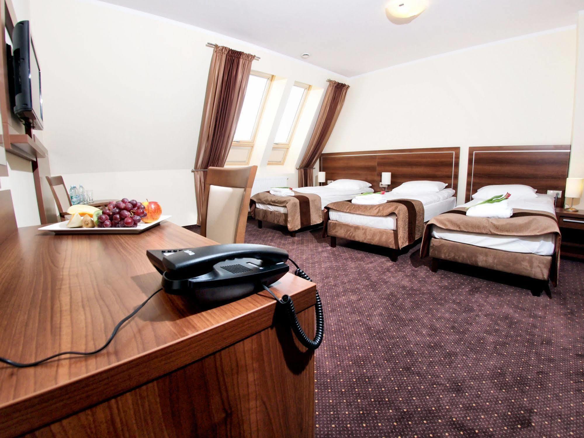 שיצ'וצ'ינק Hotel Austeria Conference & Spa מראה חיצוני תמונה