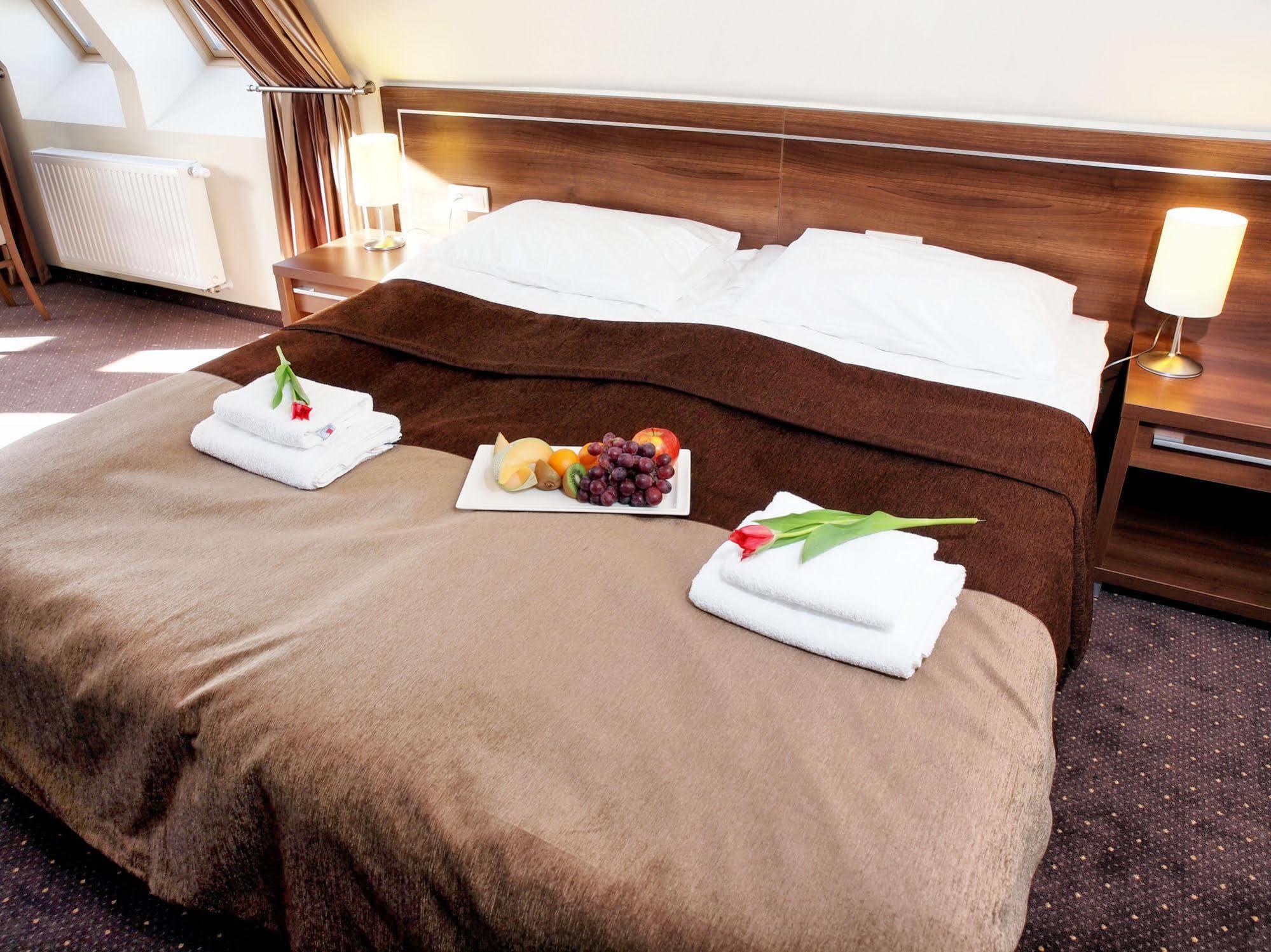 שיצ'וצ'ינק Hotel Austeria Conference & Spa מראה חיצוני תמונה