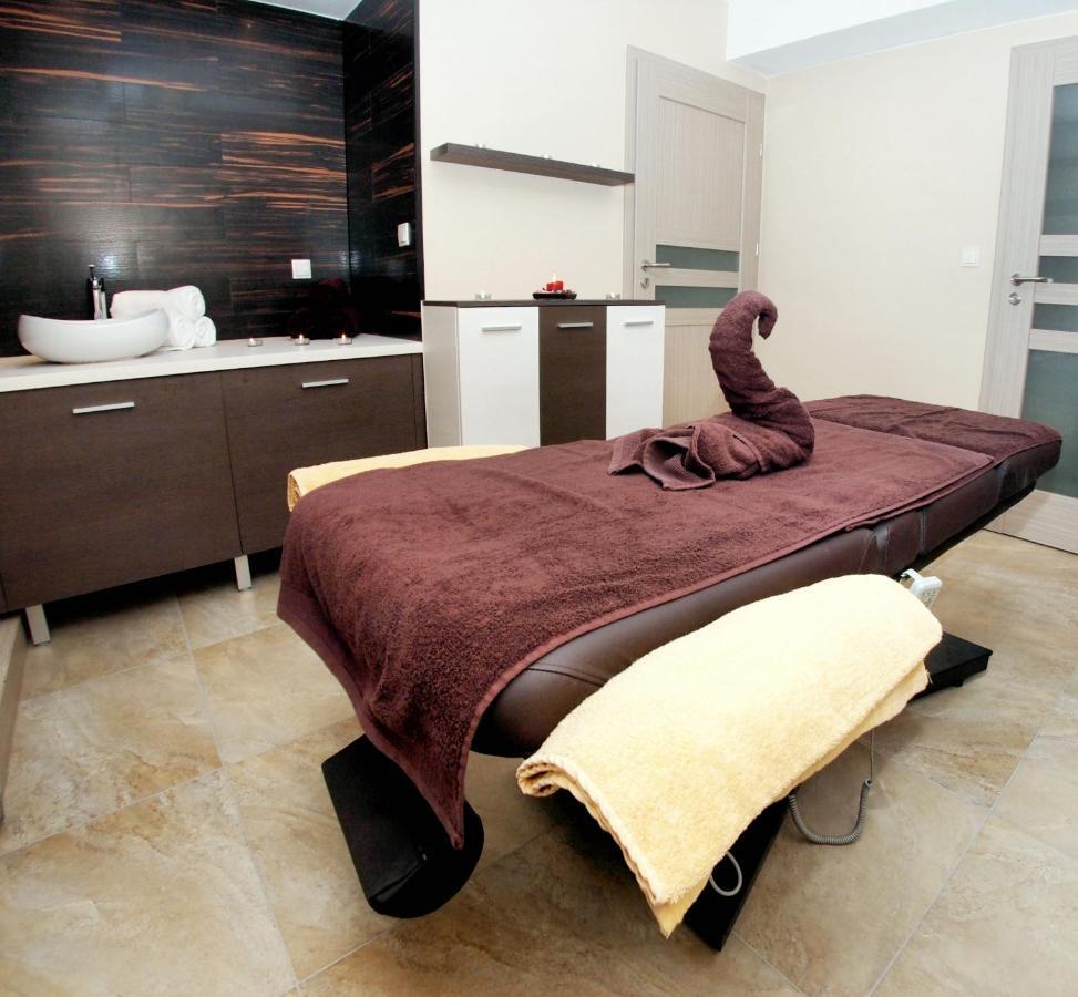 שיצ'וצ'ינק Hotel Austeria Conference & Spa מראה חיצוני תמונה
